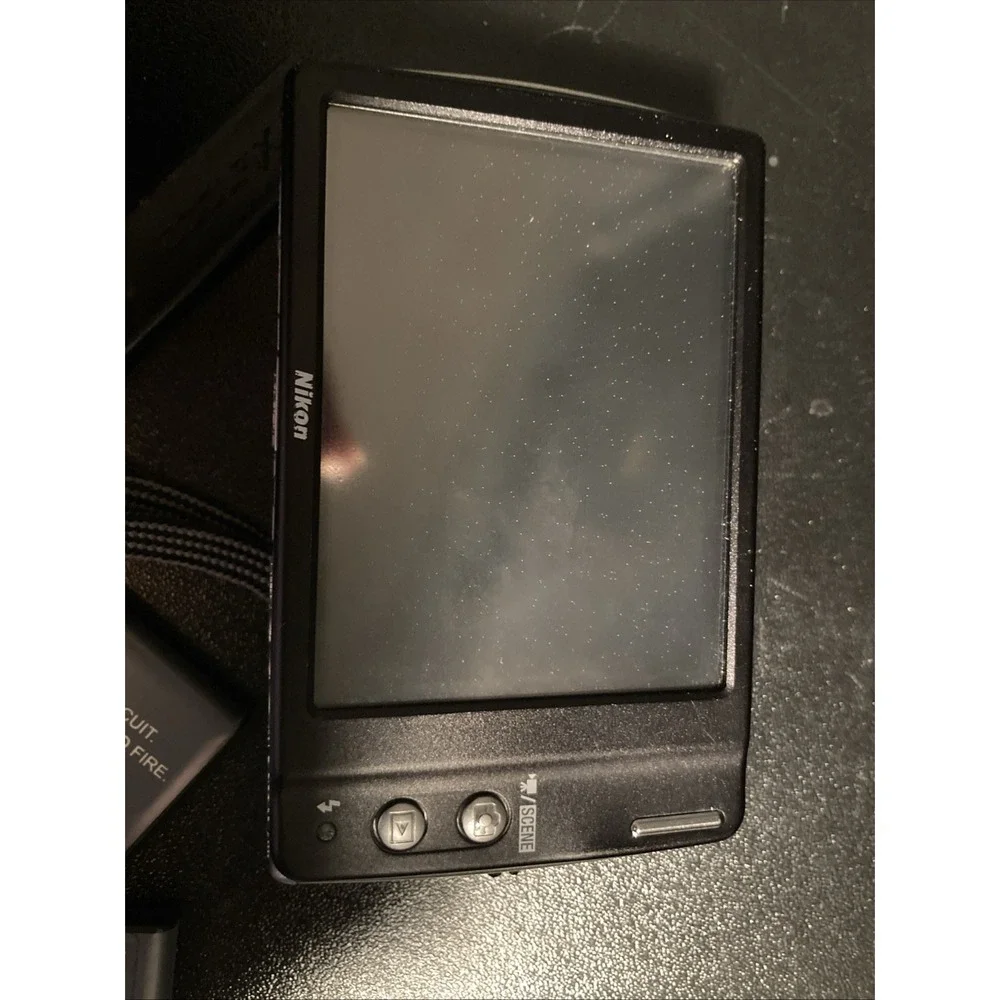 Nikon Coolpix S230 10MP - Silver -‎ w/ 4 Batteries!